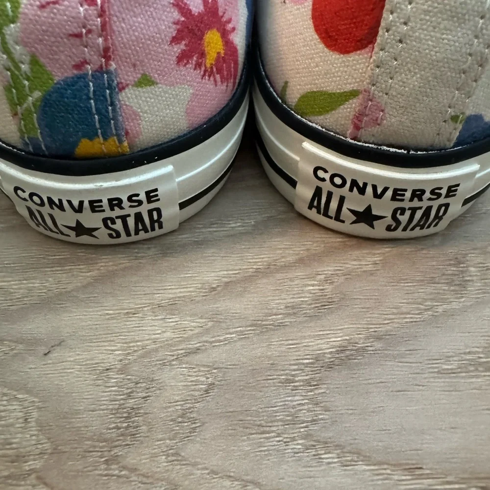 Converse Chuck Taylor All Star Low 'Flowers' Sneakers Athletic Shoes Women’s 7.5